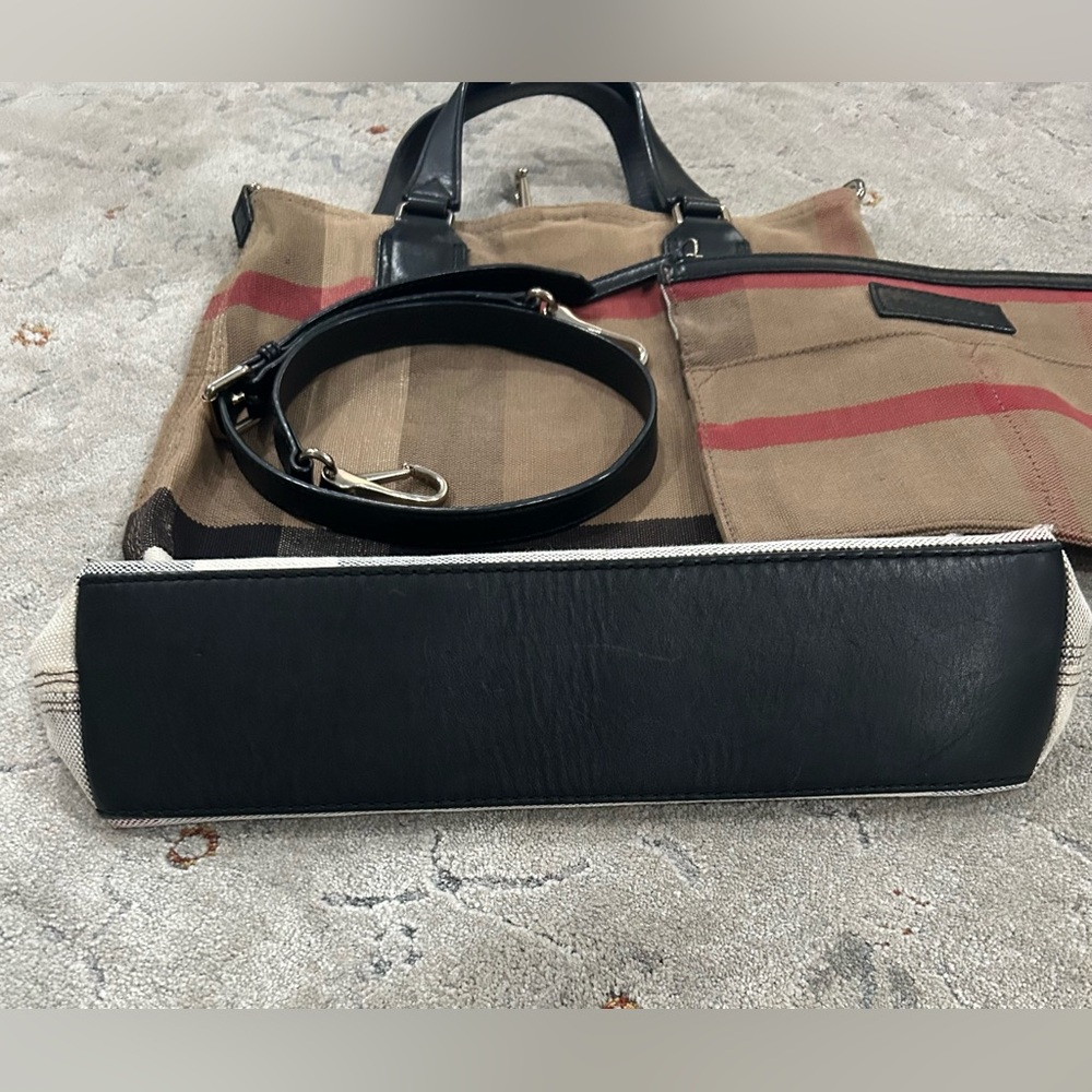 Burberry House Check Bag - Picture 4 of 10